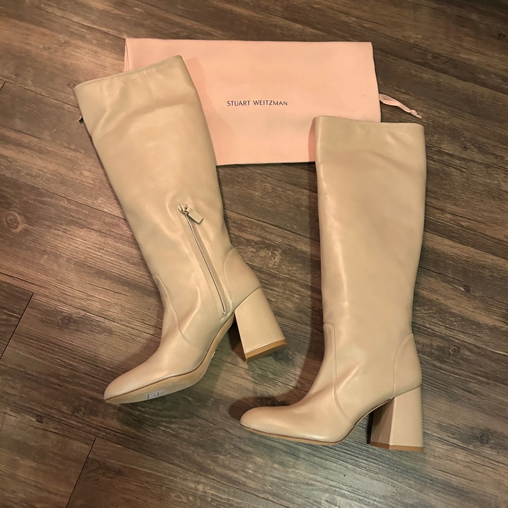 Stuart Weitzman Flareblock 85 Leather Heeled Boots - Dune - Picture 9 of 14